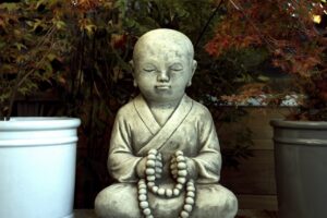Ein Buddha im Garten